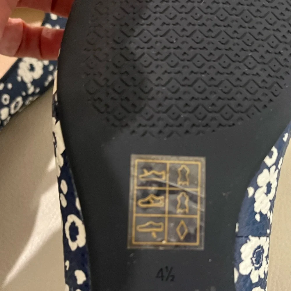 Tory Burch Claire Floral Leather Slip Ons Ballet Flats Big Girl Size 4.5